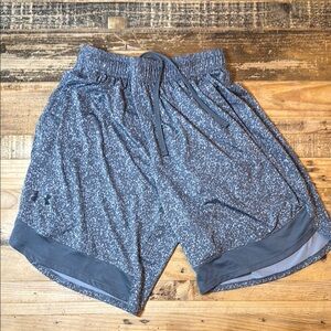 Men’s Under Armour Gray Athletic Shorts size Small